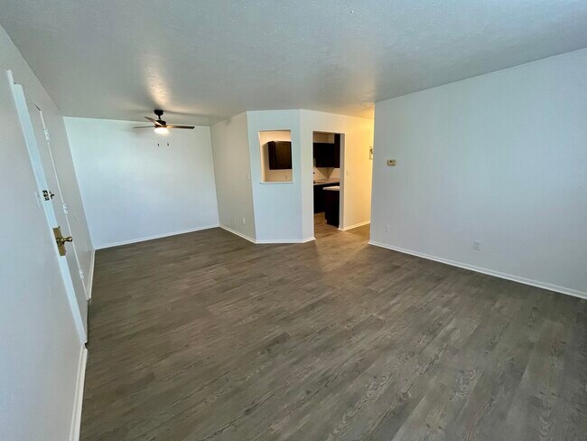 Sala / Comedor 2 Dormitorios - Northfield Terrace Apartments