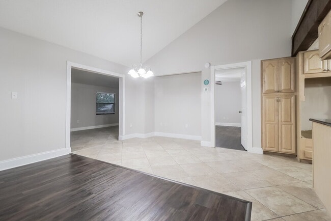 Building Photo - 978 Windsong Cir