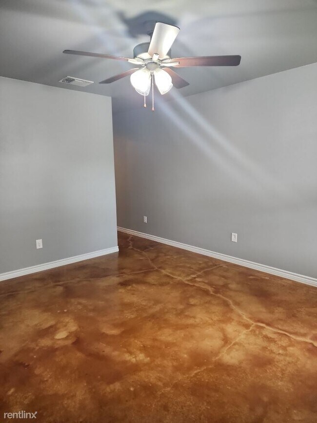Building Photo - 3 br, 2 bath Duplex - 1806 Castroville Trl B