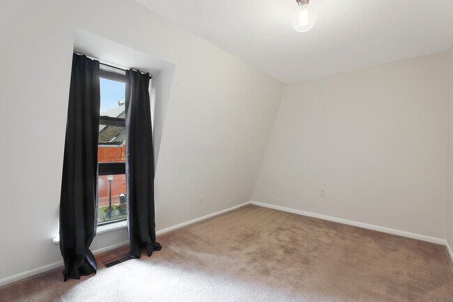Foto del edificio - 1242 11th St NW