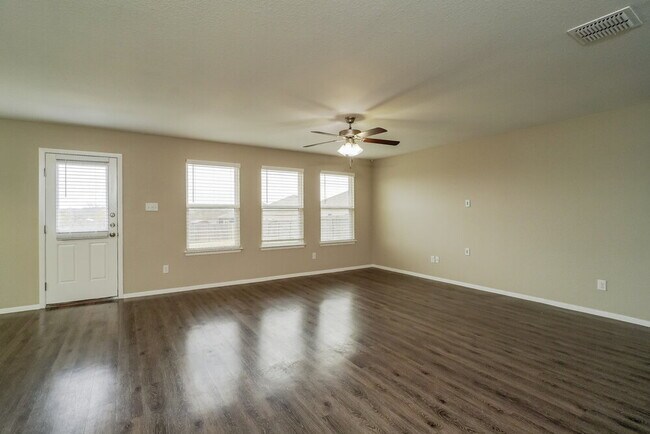 Building Photo - 123 Fabarm Ln