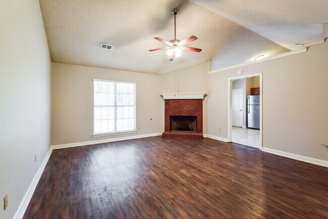 Foto del edificio - 7417 Hunters Hollow Ln