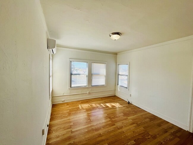 Building Photo - Charming Studio Unit for Lease in Emeryvil...