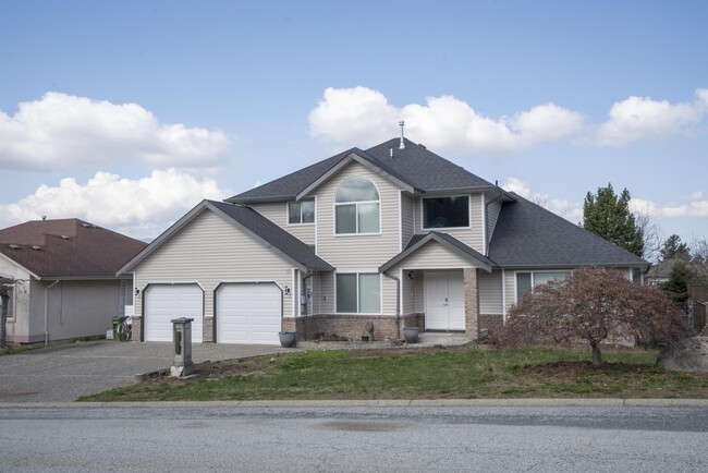 Building Photo - 5533 Alpine Crescent