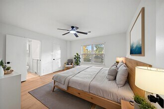 Building Photo - 9654 Westview Dr