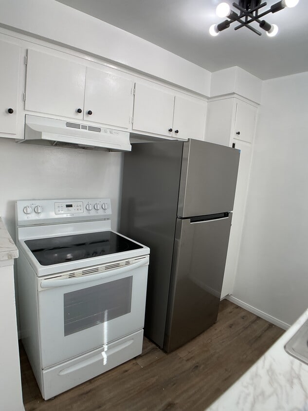 cocina y nevera - 6561 Fulton Ave