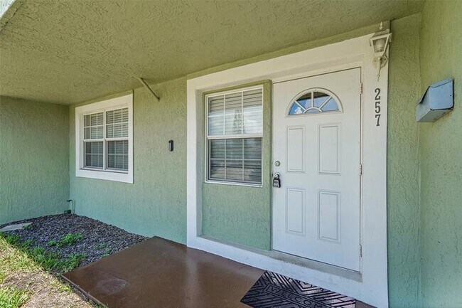 Foto del edificio - 257 NE 45th Ct