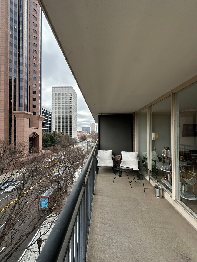 Balcón en el corazón de ATL - 620 Peachtree St NE
