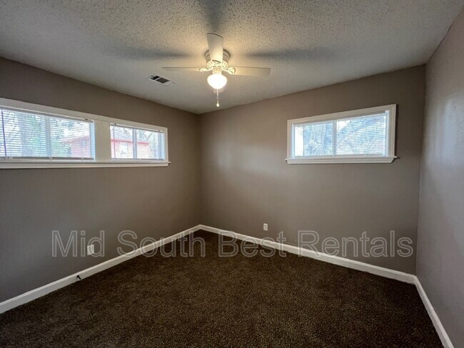 Building Photo - 1689 Gregory Ave