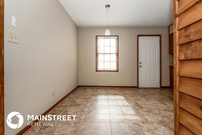 Building Photo - 1274 Classic Dr NE
