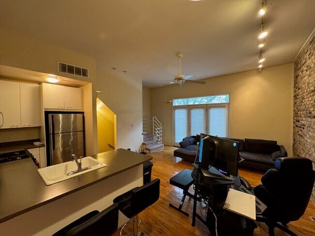 Foto del edificio - 616 N Paulina St