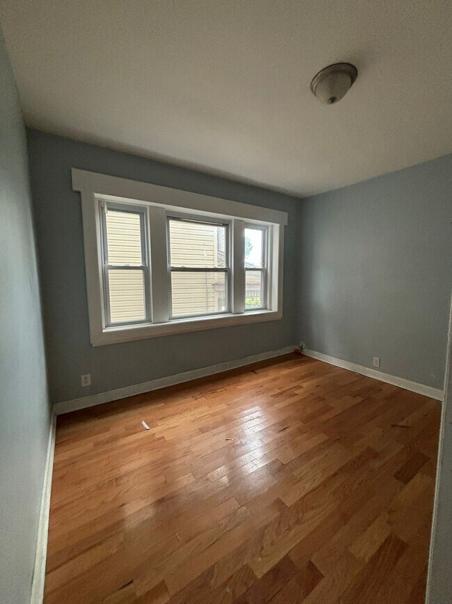 132 N Grove St 3 - 124 N Grove St