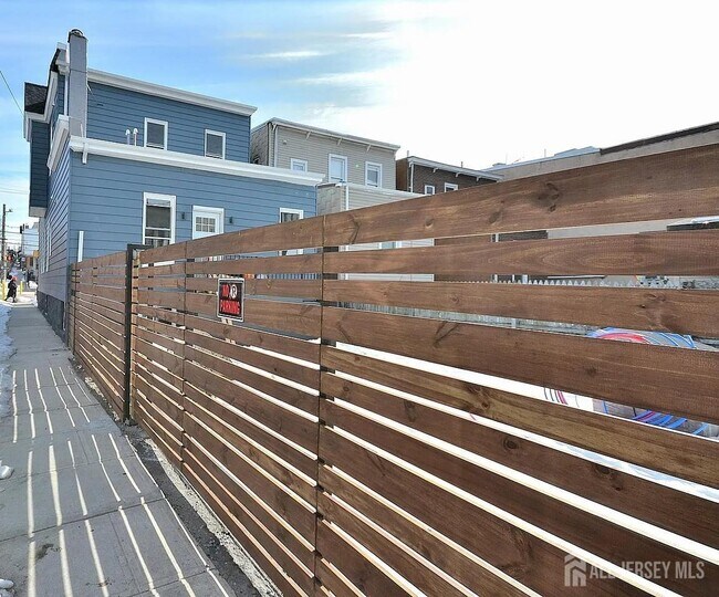 Foto del edificio - 1515 Kerrigan Ave