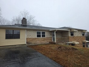 Building Photo - 3731 Knollwood Dr