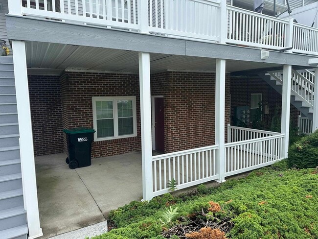 Building Photo - 210 Weeping Willow Ln