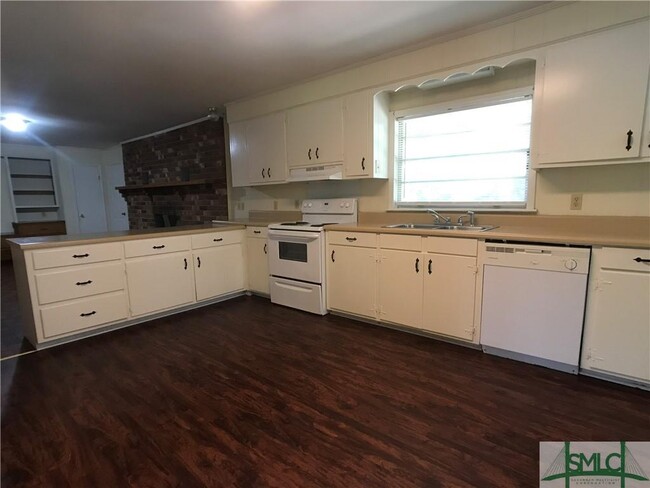 Building Photo - 817 US-80