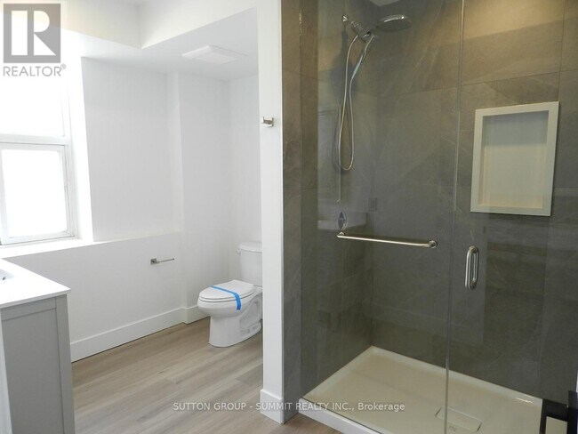 Photo du bâtiment - 577-577 Gerrard St E