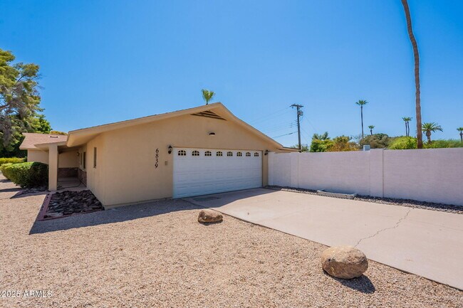 Foto del edificio - 6839 E Montecito Ave