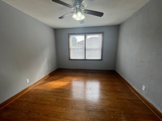 Building Photo - One Bedroom Apartment in Richmond Heights with One Month Free Move-In Special!