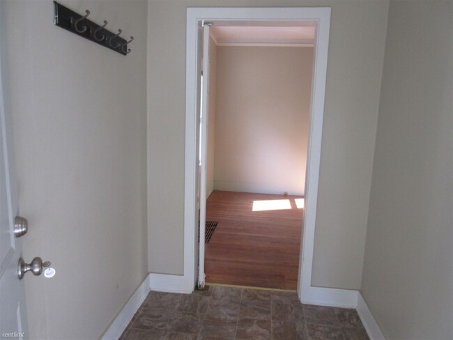 Building Photo - 3 br, 1 bath House - 561 Milwaukee Ave NW