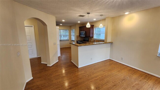 Foto del edificio - 2825 Oak Park Cir