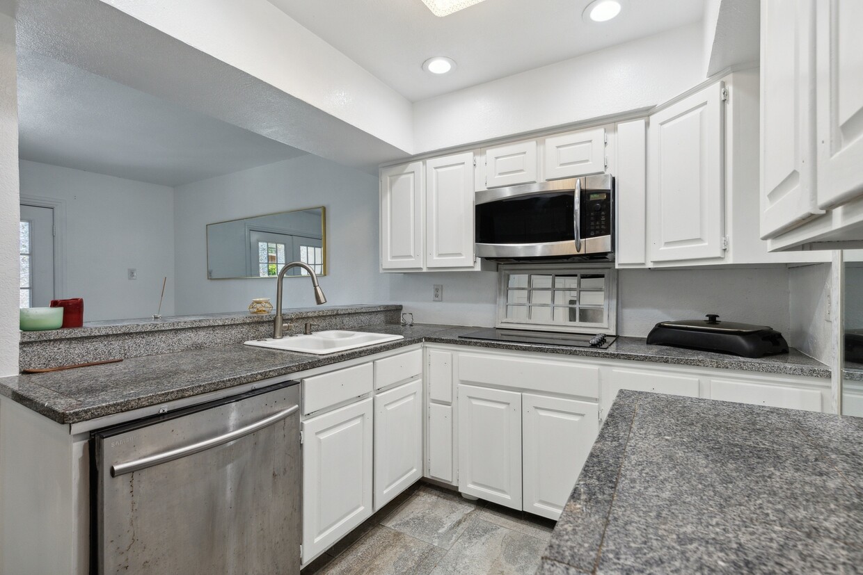 Primary Photo - 2956 Woodcroft Cir