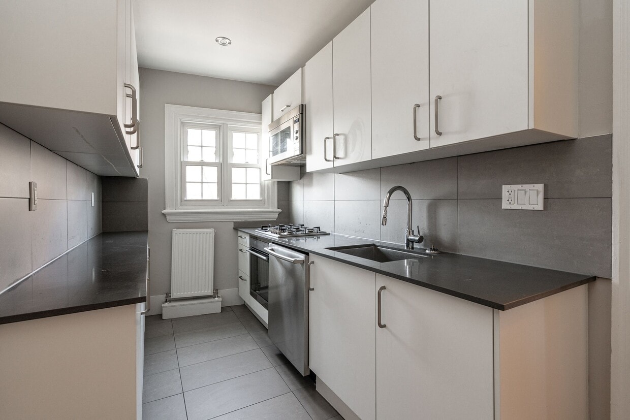 Primary Photo - Lawrence Park Apartments