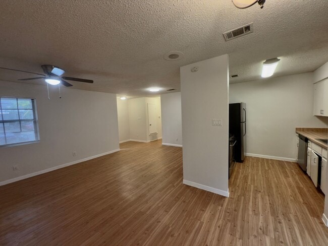 Foto del edificio - Duplex Blocks from Downtown and Town Lake