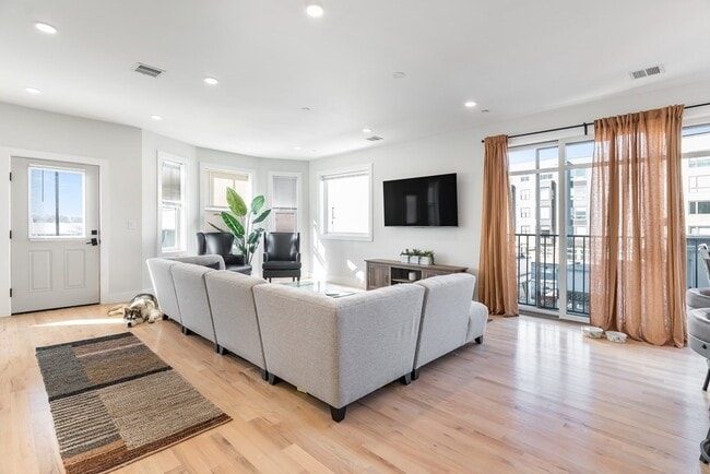 Foto del edificio - 15 W Bellflower St