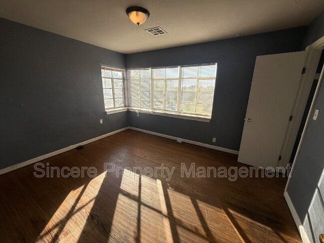 Building Photo - 1931 NE 25th St