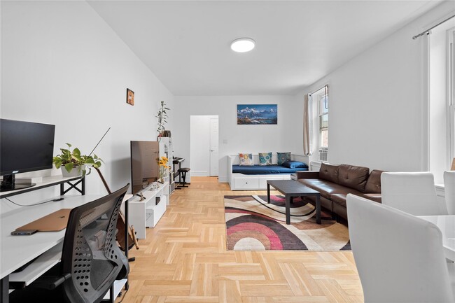 Building Photo - 811 Walton Ave