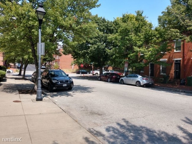Building Photo - 2 br, 2.5 bath Townhome - 210 Scott Street