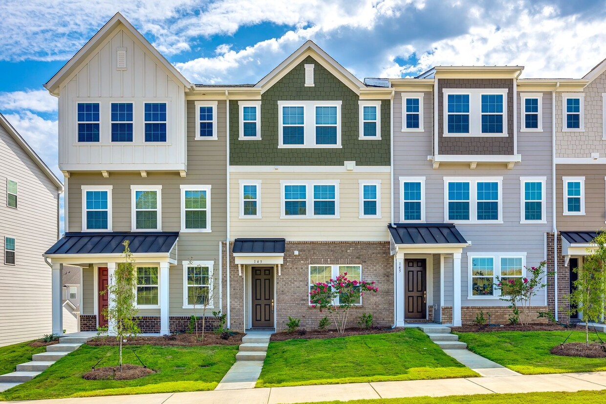 Foto principal - Beautiful 3-bedroom, 3.5 bath townhome in ...