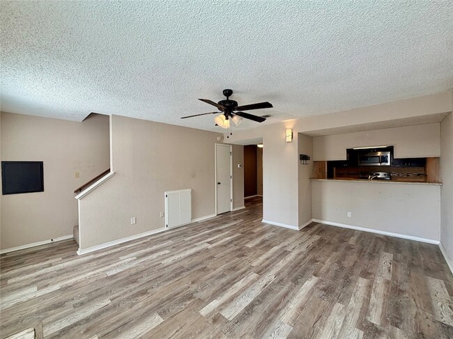 Building Photo - 1223 Dallas Dr