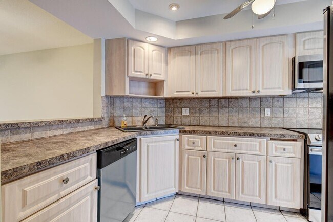 Foto del edificio - 1200 SW 12th Ct