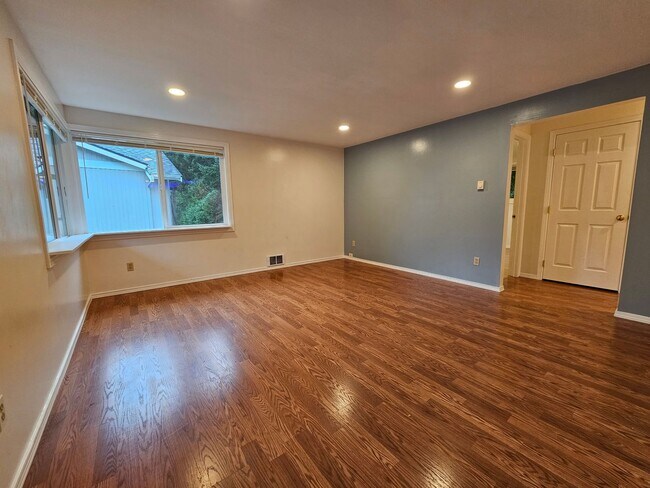 Photo - Charming 2 Bedroom 1 Bath Apt near Downtow...