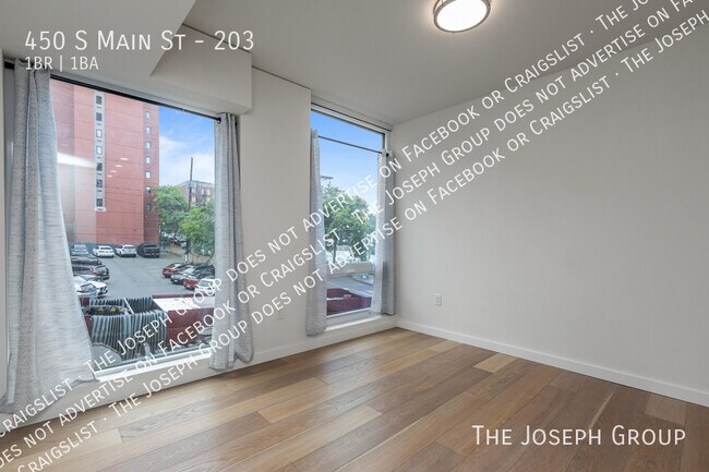 Foto del edificio - 450 South Main St