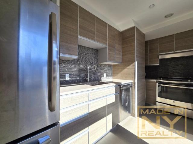 Foto del edificio - 1 bedroom in REGO PARK NY 11374