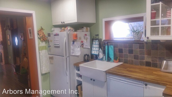 Foto del edificio - 2 br, 1.5 bath House - 297 42nd Street