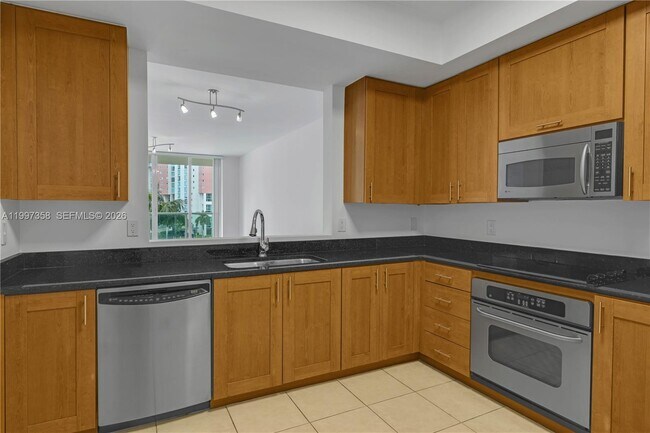 Foto del edificio - 3340 NE 190th St