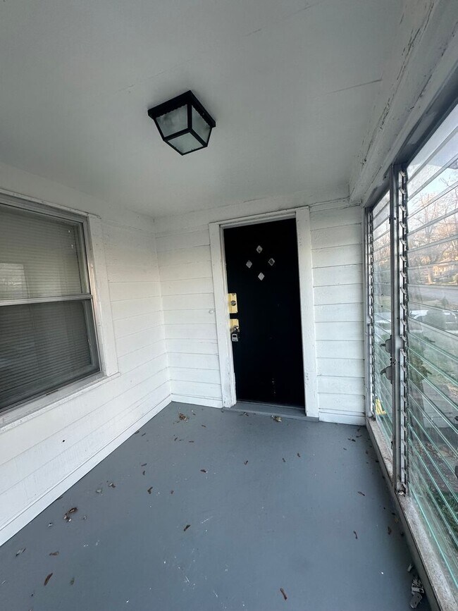 Foto del edificio - 2 Bedroom Home For Rent *** 1/2 OFF 1ST MO...