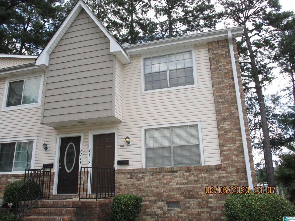 Primary Photo - 2715 Southbury Cir