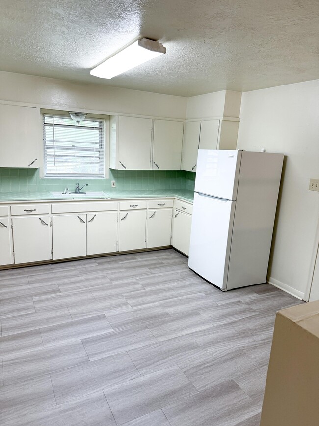 Building Photo - 1203 Batts St