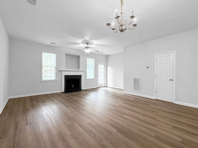 Building Photo - !! SPECIAL HALF OFF SECOND MONTH'S RENT !! Beautiful 3BR 2.5BA Townhome w/ Fenced Patio • In-Unit...