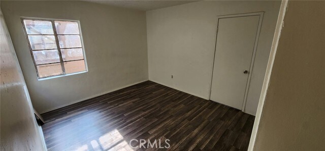 Foto del edificio - 1143 N Mayfield Ave