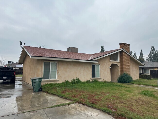 Frente - 3116 Edmonton St