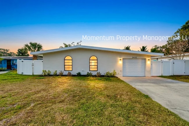 Building Photo - Gorgeous 4 Bedroom in Dunedin! Full Upgraded w/ a Pool!! AVAILABLE FOR IMMEDIATE MOVE IN!!
