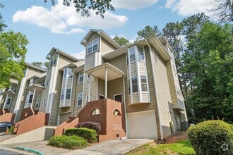 Building Photo - 709 Ivy Green Ln SE