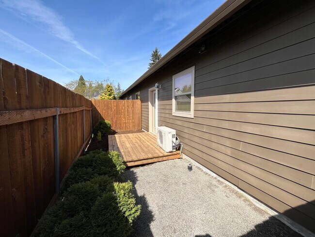Building Photo - 13643 E Burnside St