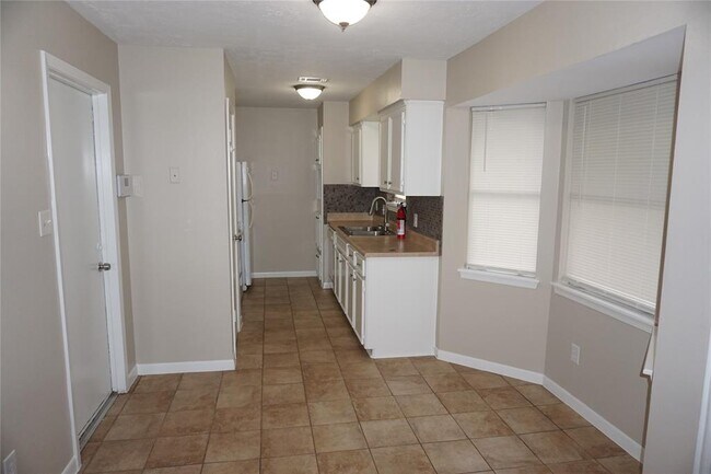 Foto del edificio - 5022 Fox Hollow Blvd